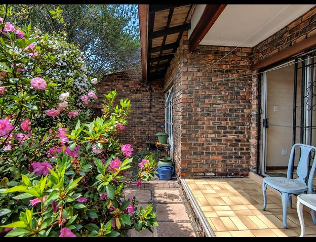 2 BEDROOM TOWNHOUSE FOR SALE IN THREE RIVERS